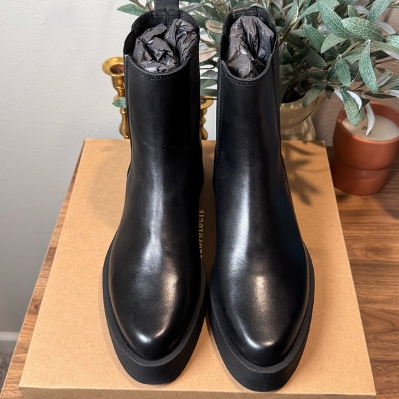 Anthropologie Women’s 41 Black Chelsea Ankle Leather Boots Classic Chunky Comfy - Picture 3 of 6